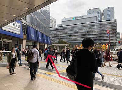 JR新宿駅西口からのルート